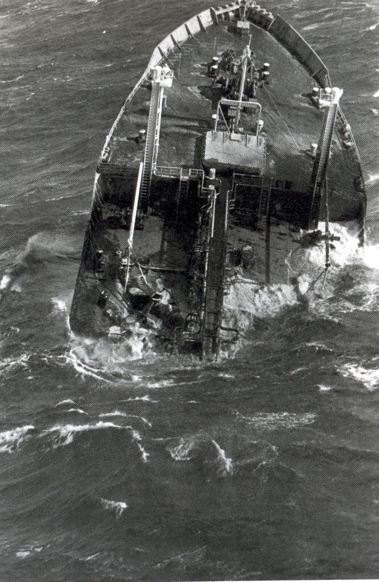 USCG HH-3 overflies wreck of SS ARGO MERCHANT