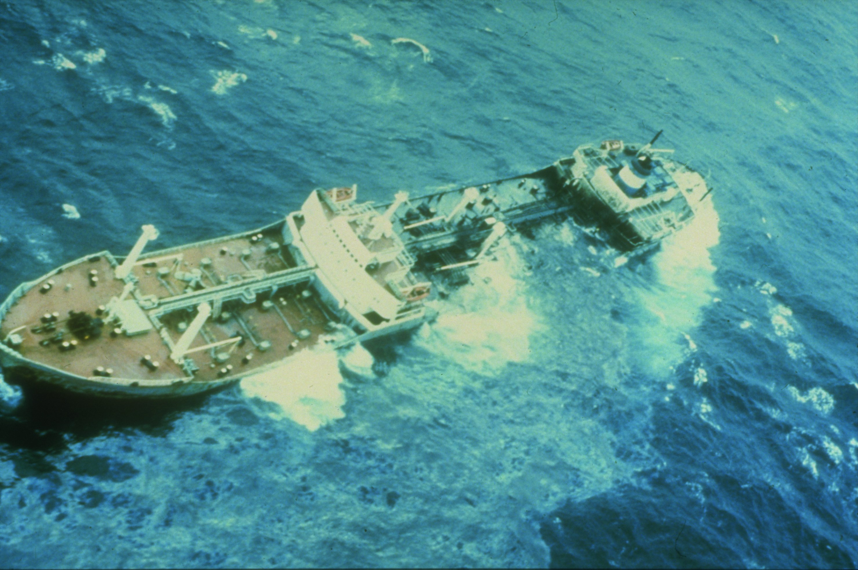 USCG HH-3 overflies wreck of SS ARGO MERCHANT