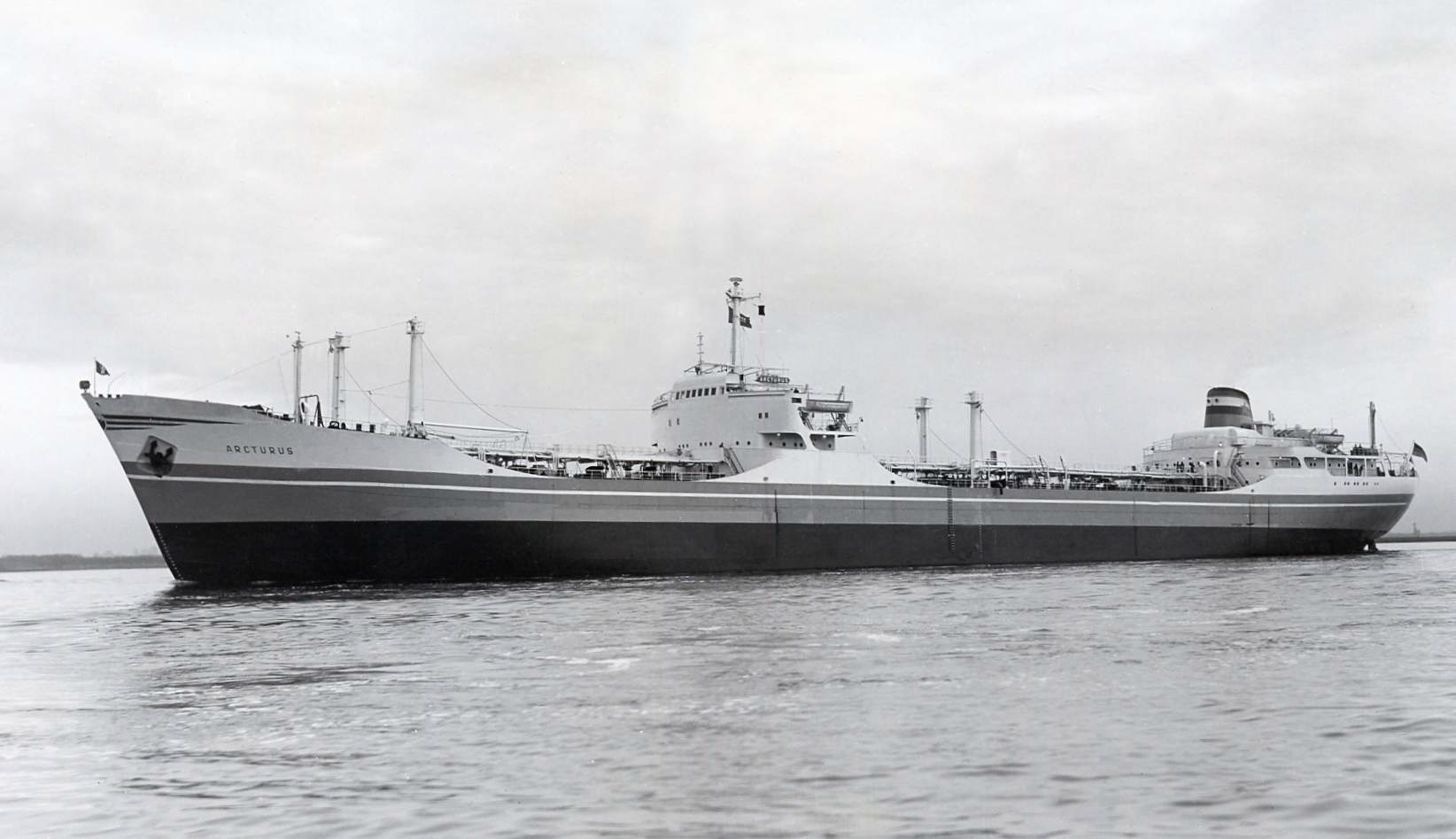 USCG HH-3 overflies wreck of SS ARGO MERCHANT