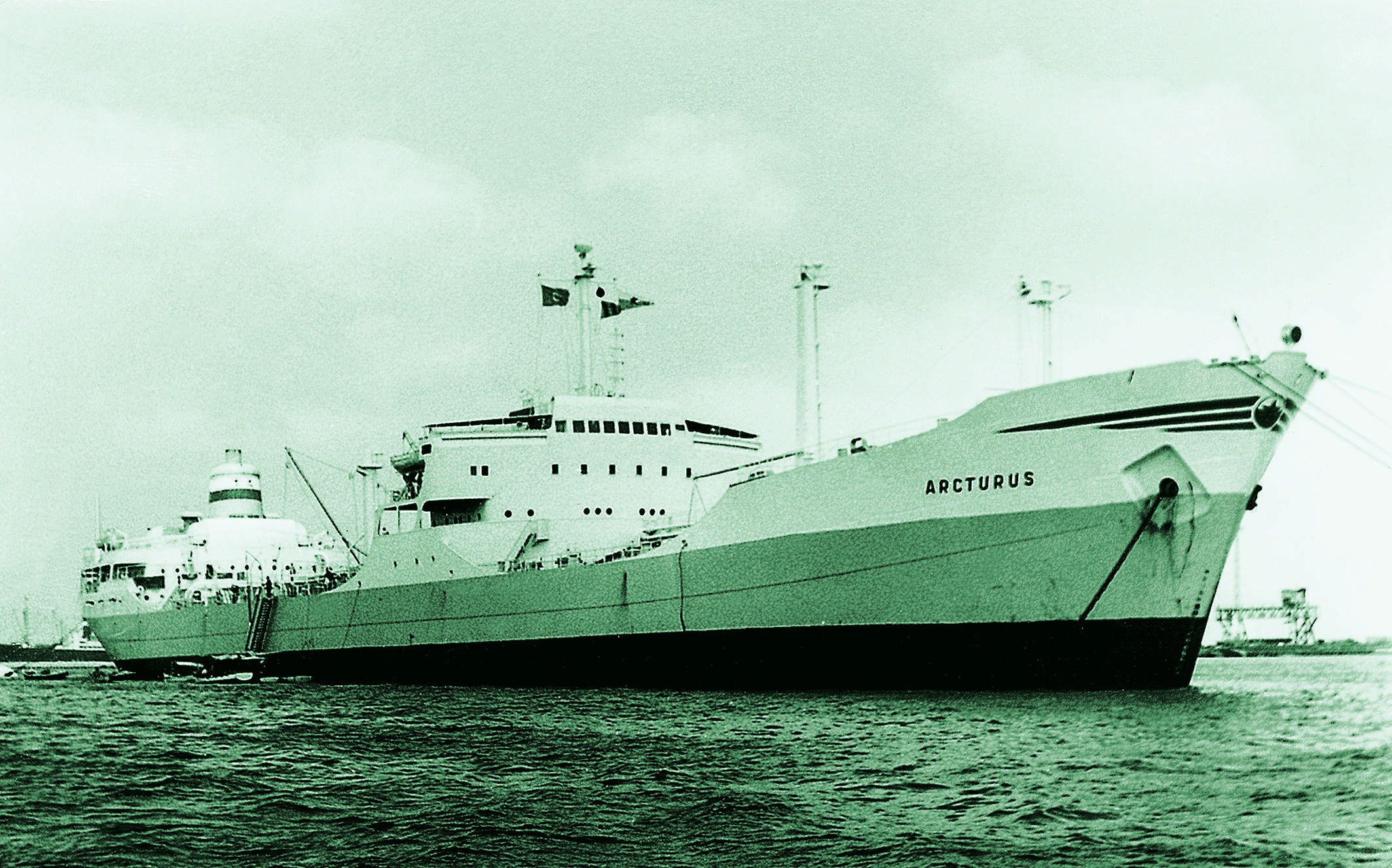 USCG HH-3 overflies wreck of SS ARGO MERCHANT