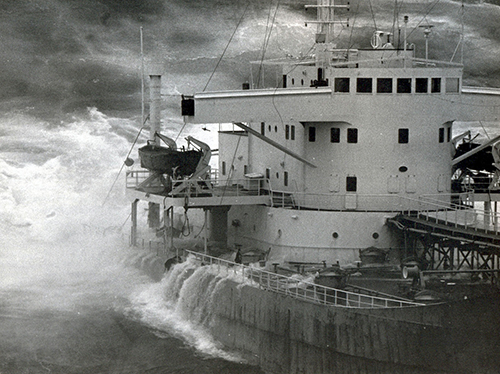 USCG HH-3 overflies wreck of SS ARGO MERCHANT