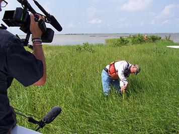 Media observing shoreline surveys in Barataria Bay, La.