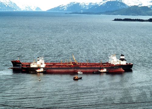 Exxon Valdez ship with response vessels in Prince William Sound