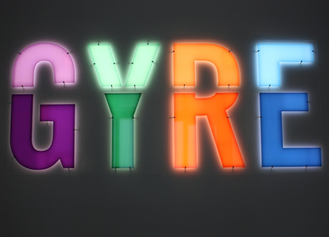 Neon sign with the word GYRE.