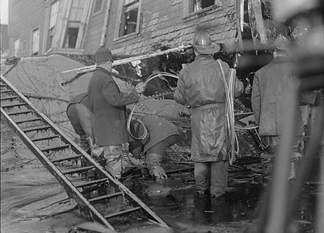 Boston firemen stood in thick molasses after a vat exploded in 1919.