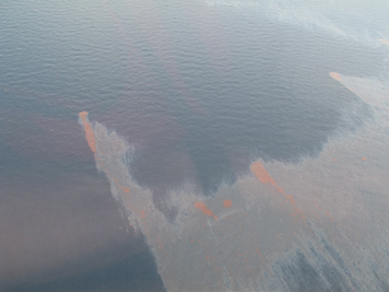 effects of oil spills in water