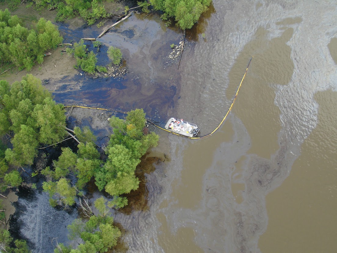 Aerial photo of Mississippi River near New Orleans, Louisiana, with oiling from Barge DM932 Oil Spill. Image credit: NOAA.