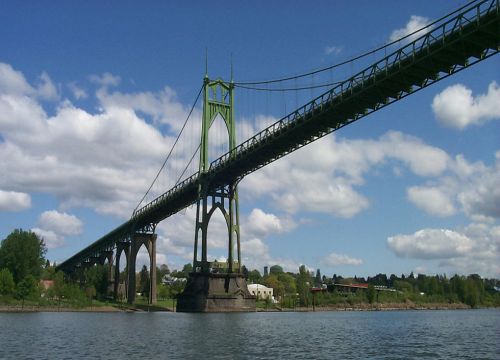 The St. Johns Bridge spans the Willamette River in Portland, Oregon. Image credi