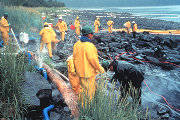 Photo: Shoreline cleanup following Exxon Valdez oil spill.
