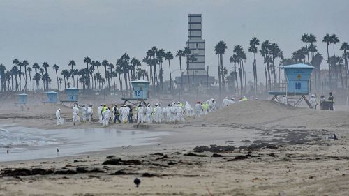 Oil spill cleanup. Image credit: California Department of Fish and Wildlife.