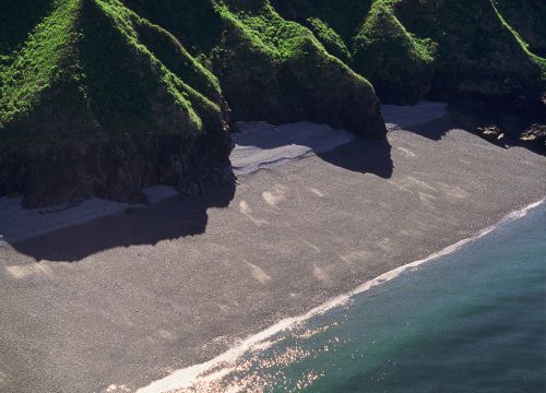 Alaska coastline with mountains. Image: NOAA.