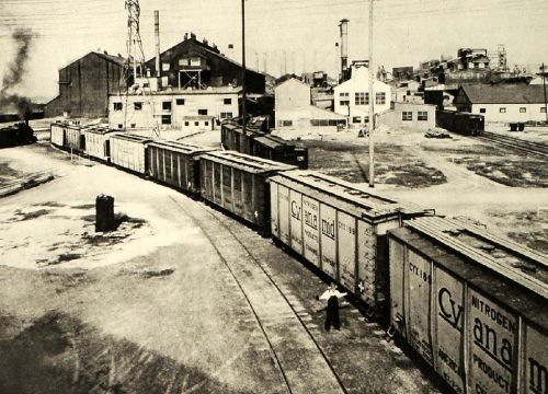 Factories and trains at the American Cyanamid chemical manufacturing site, 1940.