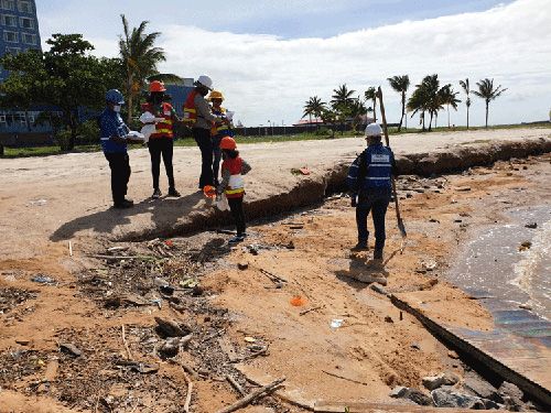 A group of responders on a beach in Guyana in 2022 undergoing SCAT training. Image credit: Guyana Civil Defense Commission