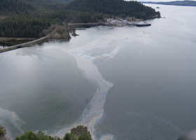 A view of the Tug Powhatan oil slick in Starrigavan Bay, Alaska on April 23, 2017 (USCG).